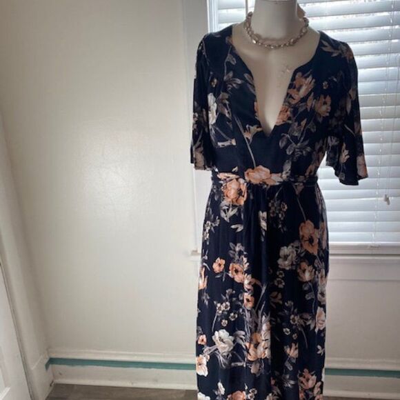 Illa Illa  Black V-Neck Floral print dress with attached tie, size Medium - Picture 1 of 5
